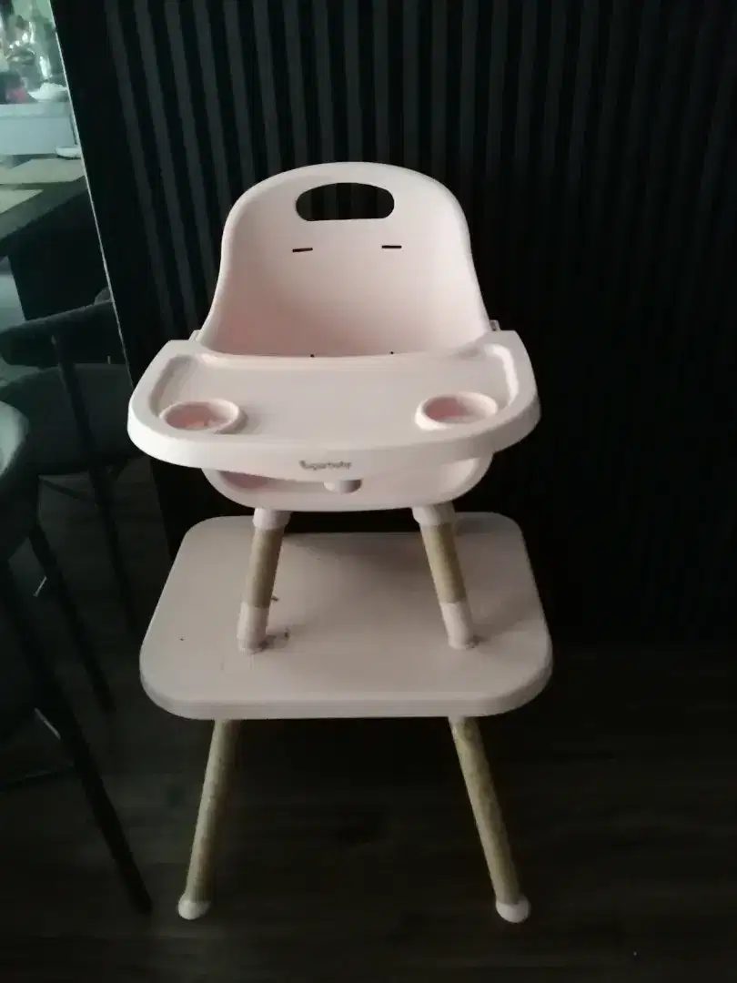 Kursi makan anak