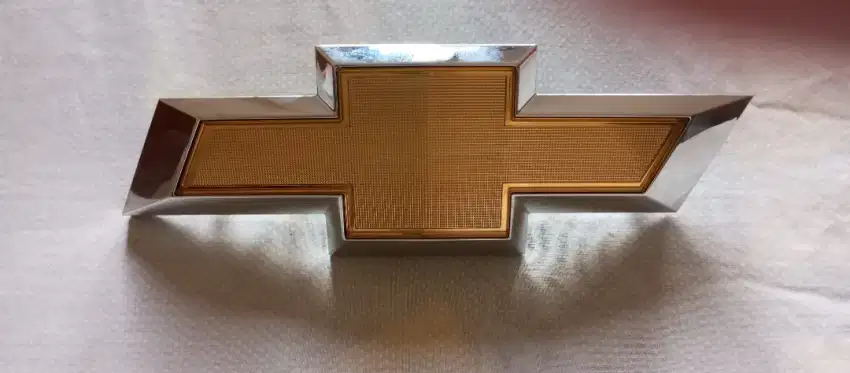 Emblem logo Chevrolet Spin depan original GM