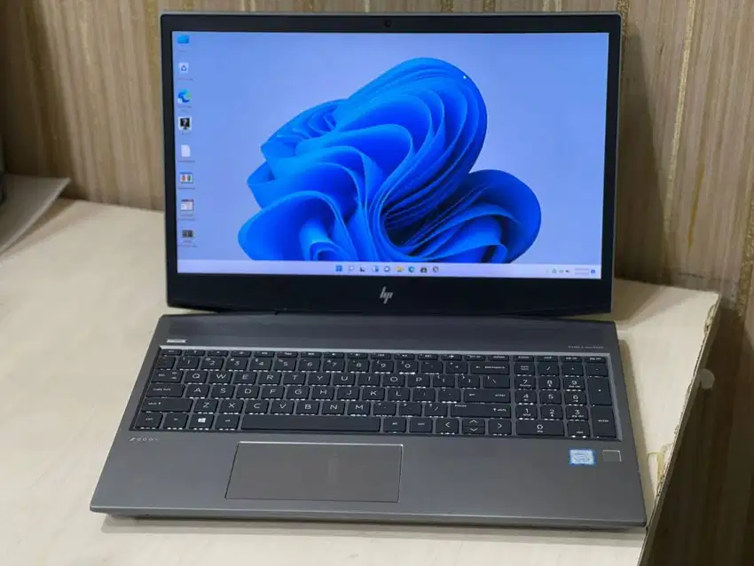 HP ZBOOK 15v G5 CORE i5 GEN8 (i5-8300H)8CPU RAM 8GB SSD 256GB D-EC