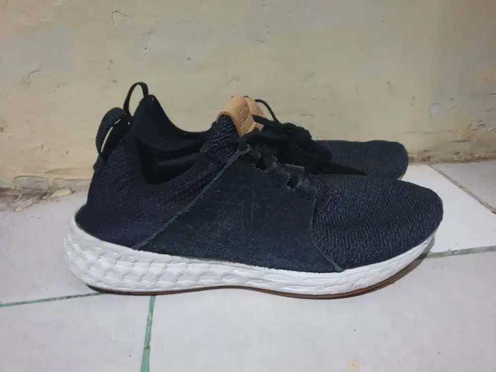 Sepatu running New Balance Cruz Original