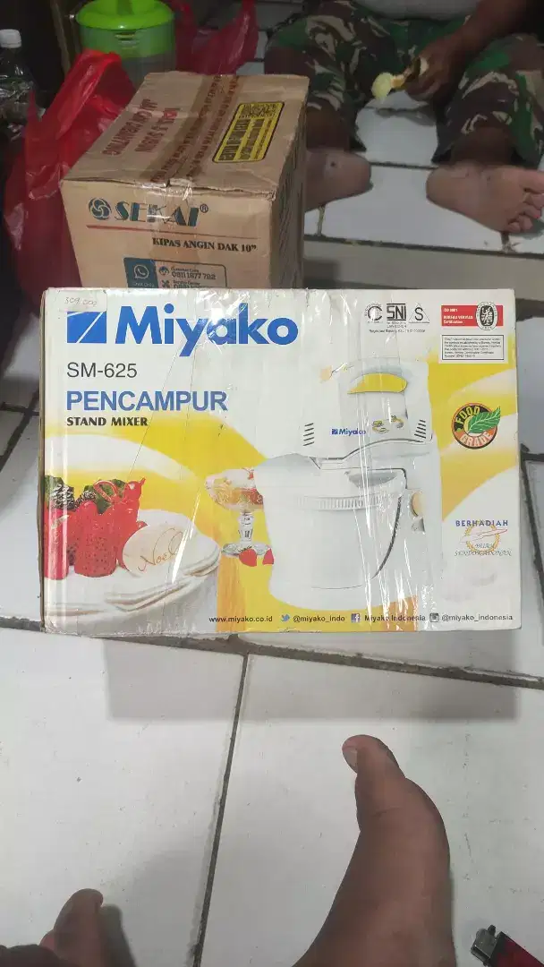STAND MIXER KUE MIYAKO SM-625