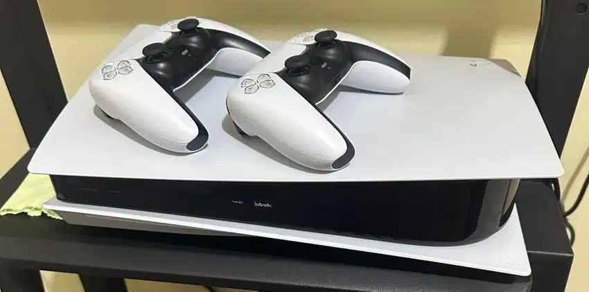 Ps5 disc version second CFI1218A + dual sense