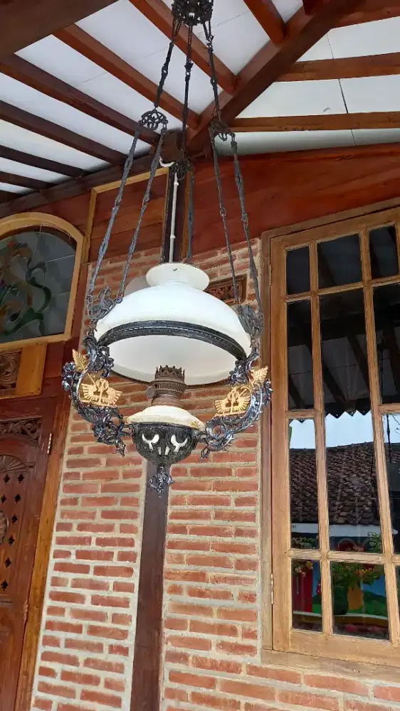 Lampu Katrol atau Kerek Besi Kuno