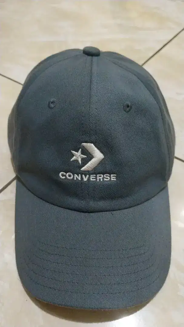 Topi converse like new