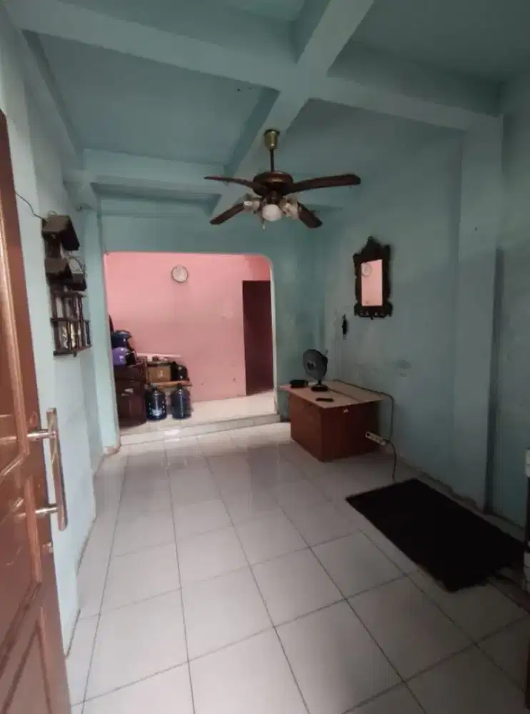 Rumah Murah disewakan menteng atas