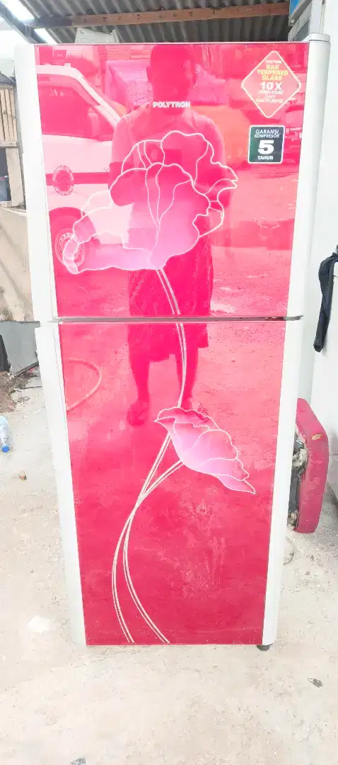 Kulkas polytron belezza