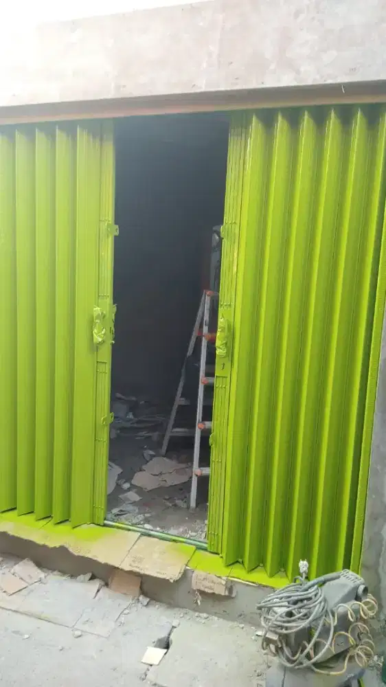 Rolling door folding gate