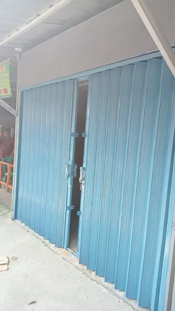 Rolling door folding gate