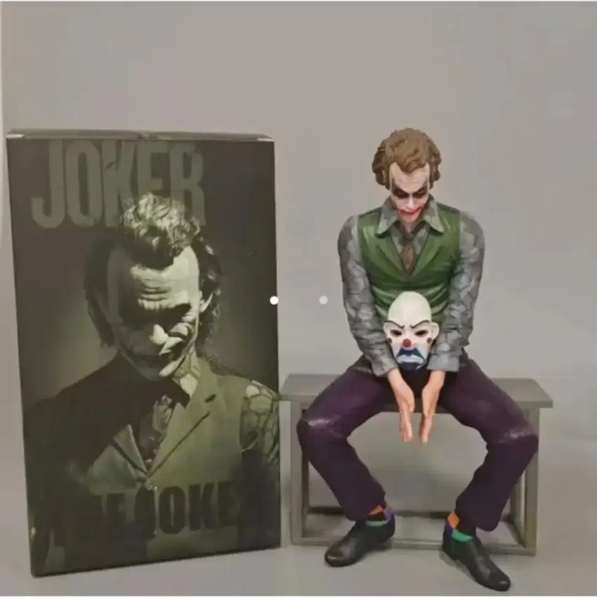 Action figure joker big size 24cm duduk box