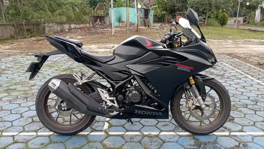 58@: DP:500 RBU B DEPOK NEW CBR 150 R  HITAM ON