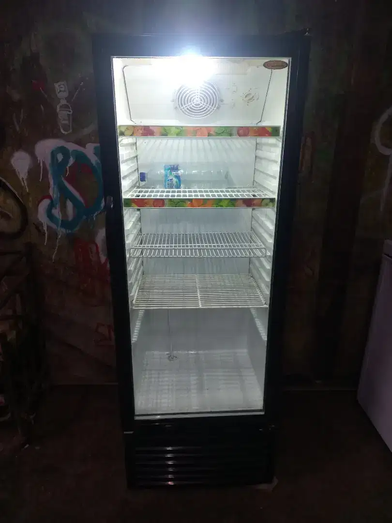 Showcase 1 pintu