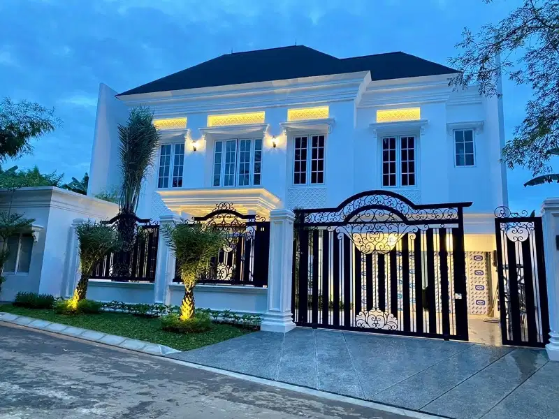 Rumah Mewah Pondok Indah Dengan Kolam Renang Pribadi