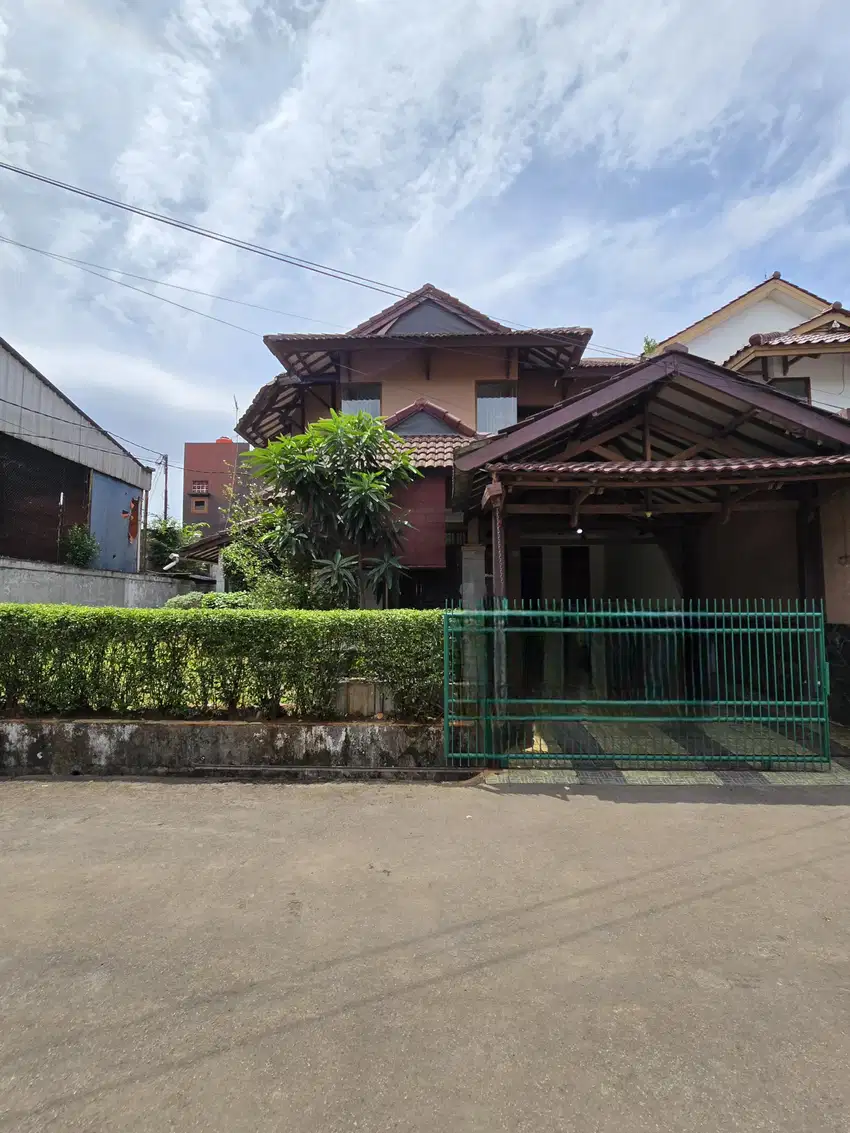 Rumah second dalam mini cluster di Duren Sawit