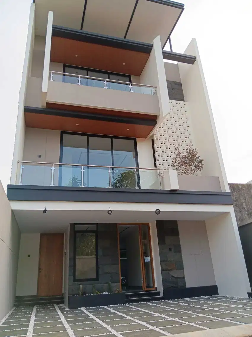 Rumah Mewah Dan Megah 3 Lantai With Pool Dan Rooftop Dlm Komplek Amper