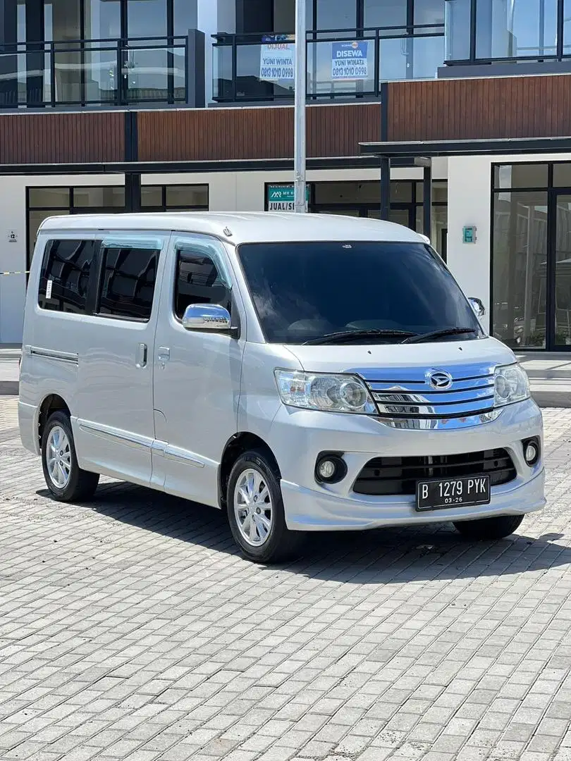 BARANG BAGUS Daihatsu Luxio 1.5 AT 2016