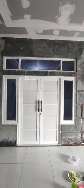 Pintu ruang utama