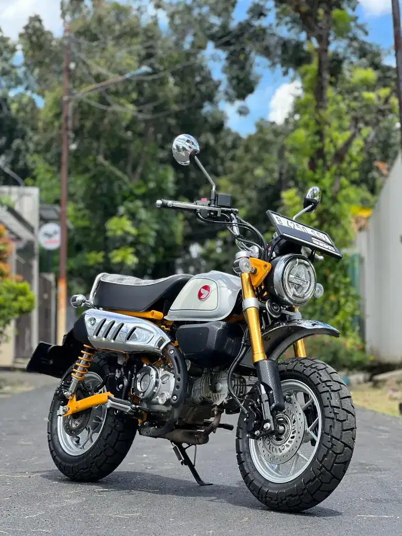 Honda monkey 2023 5speed new livery ( z125 st125 dax supercub )
