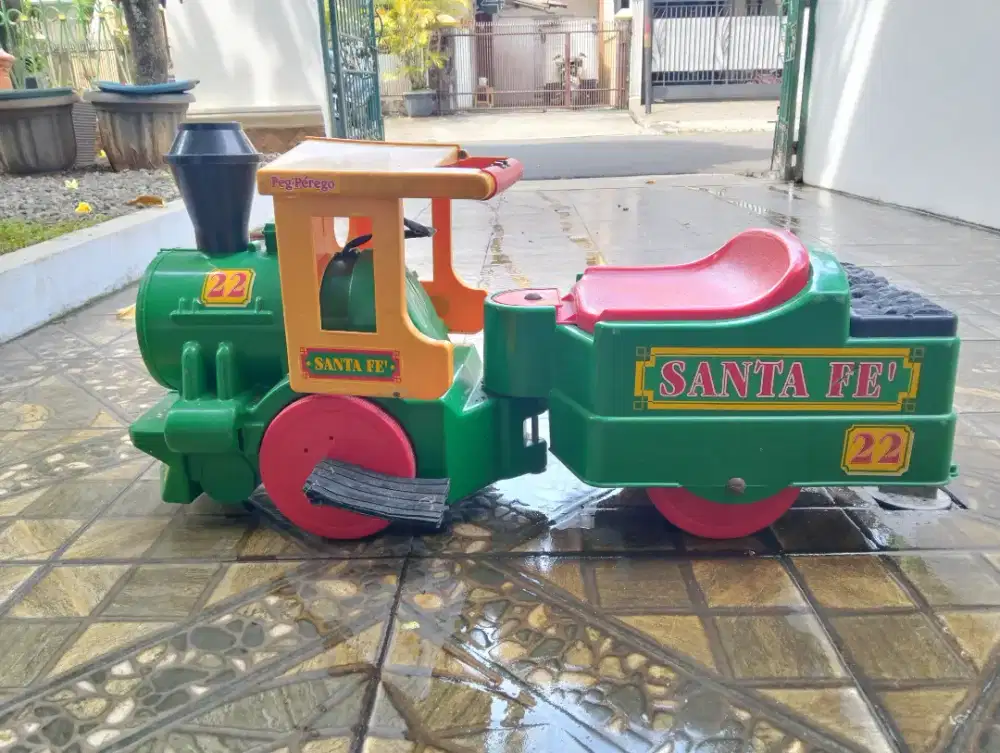 MAINAN KERETA ANAK - PEG PEREGO TRAIN