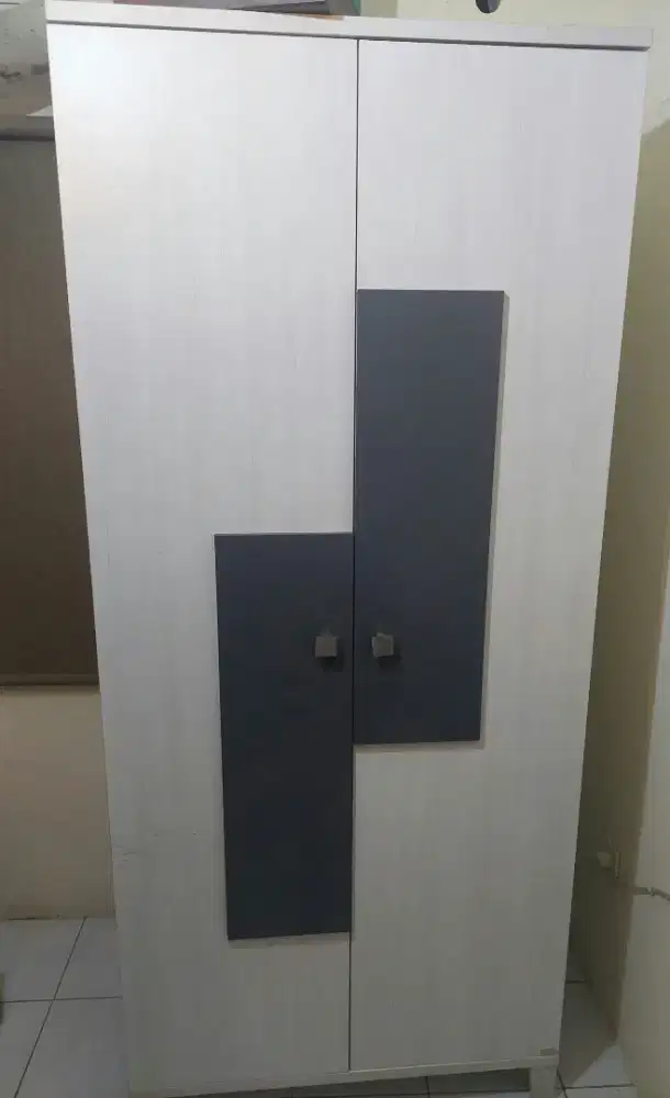 Lemari pakaian 2 pintu