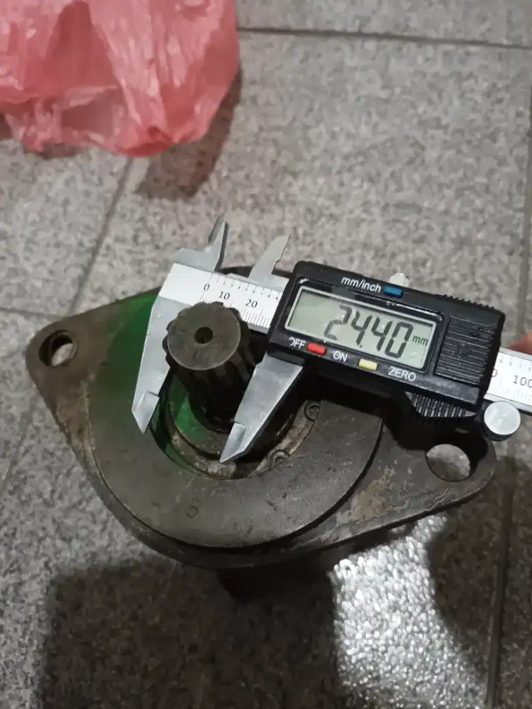 Motor pump gerbok seling Crane Tadano Unic 5 ton