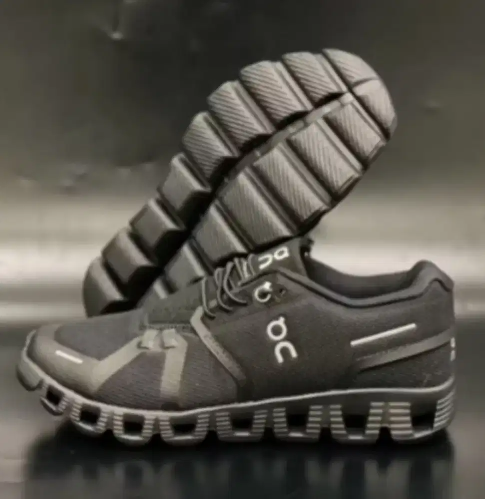 (Limited)Sepatu running pria maupun wanita cloud5 all black