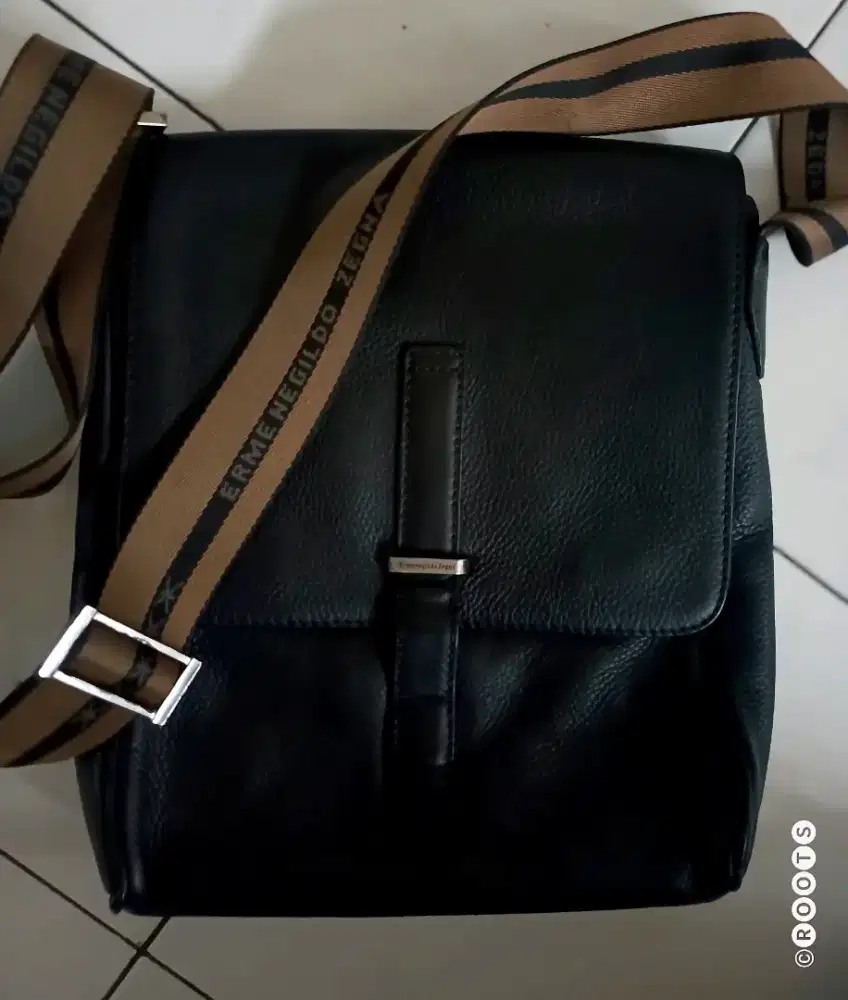 Ermenegildo Zegna
Leather Sling Bag