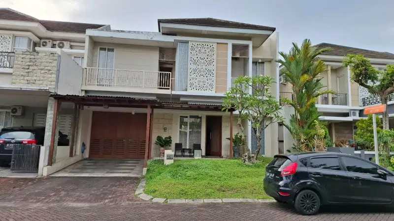 Rumah Mewah Dalam Perum Elite Di jl. Kaliurang km 9 Dekat UGM, UII