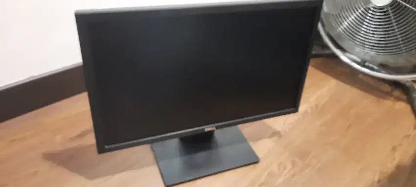 Monitor komputer bekas Dell