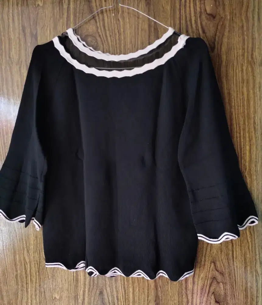 Atasan Rajut Hitam Pekat