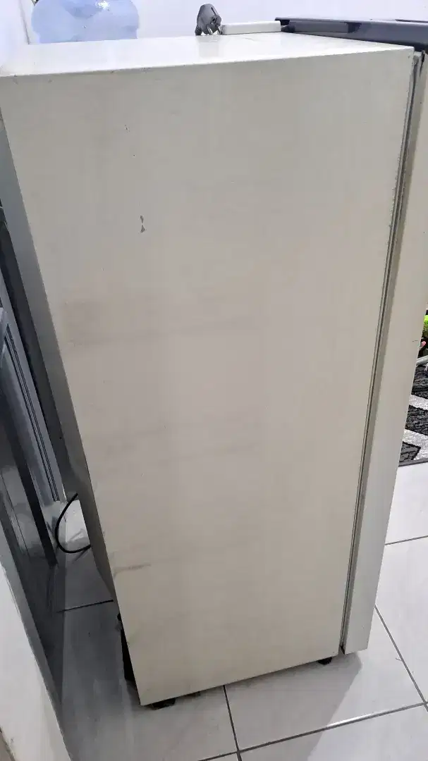Kulkas Polytron