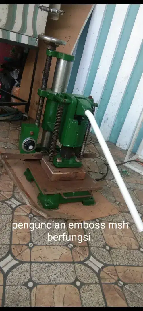 Mesin Press Emboss Logo