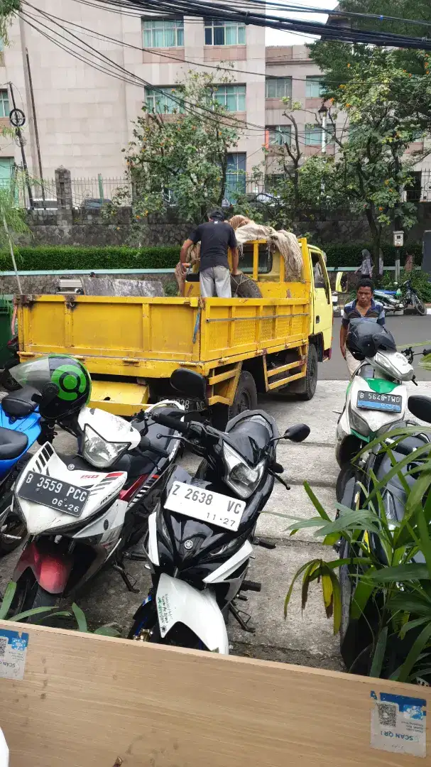 Jasa buang puing dan sampah