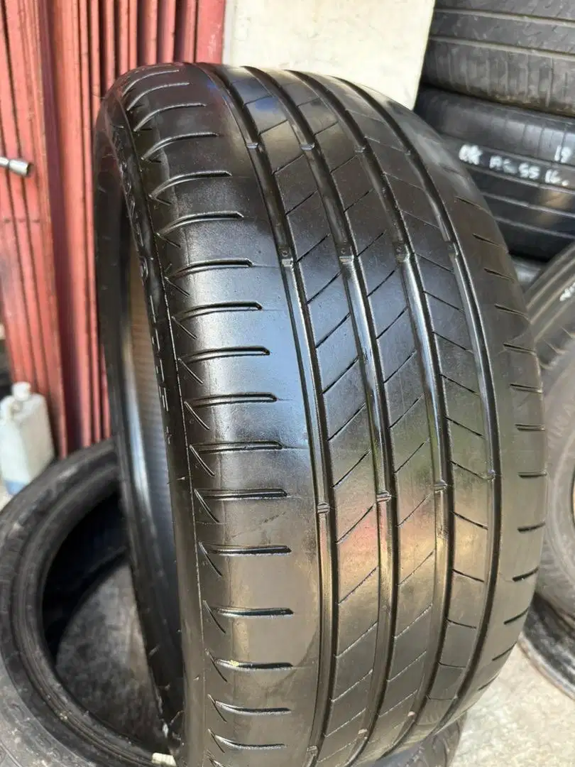 Ban 245 40 R19 Brigstone Turanza T005A 2023