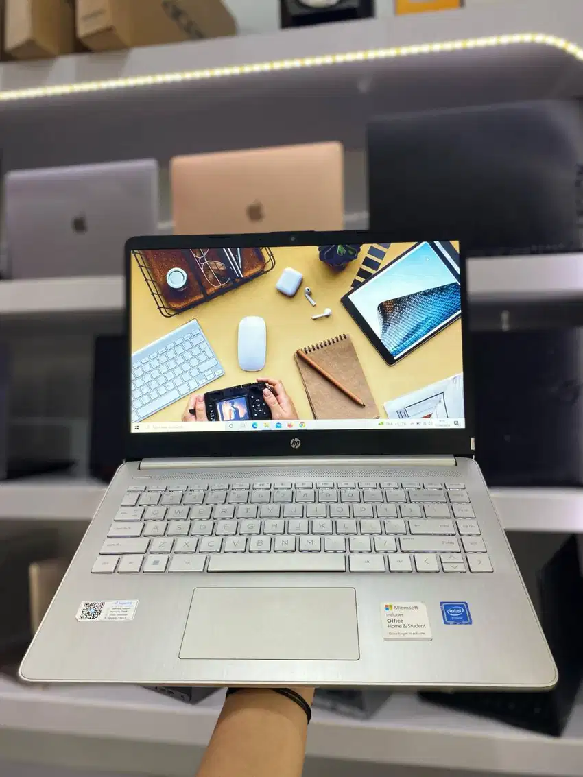 HP 14S-DQ0508TU 	INTEL CELERON N4120 RAM 4 GB SSD 256 GB