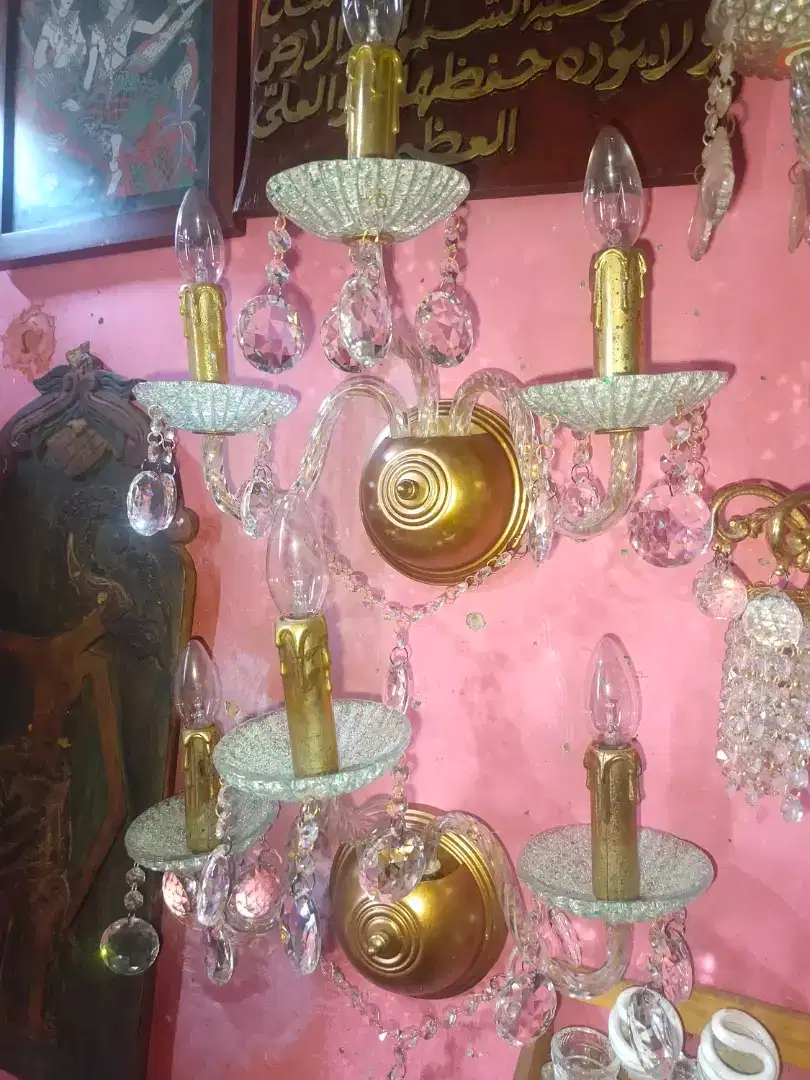 Sepasang lampu kritas dinding cabang tiga