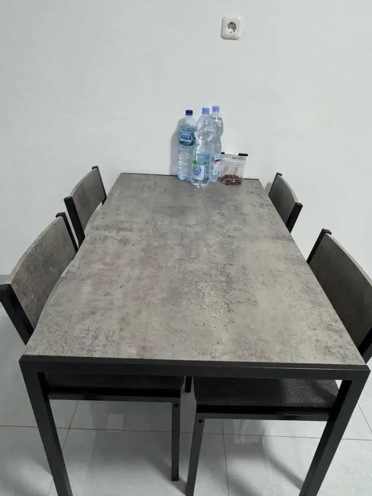 Dijual meja makan selma