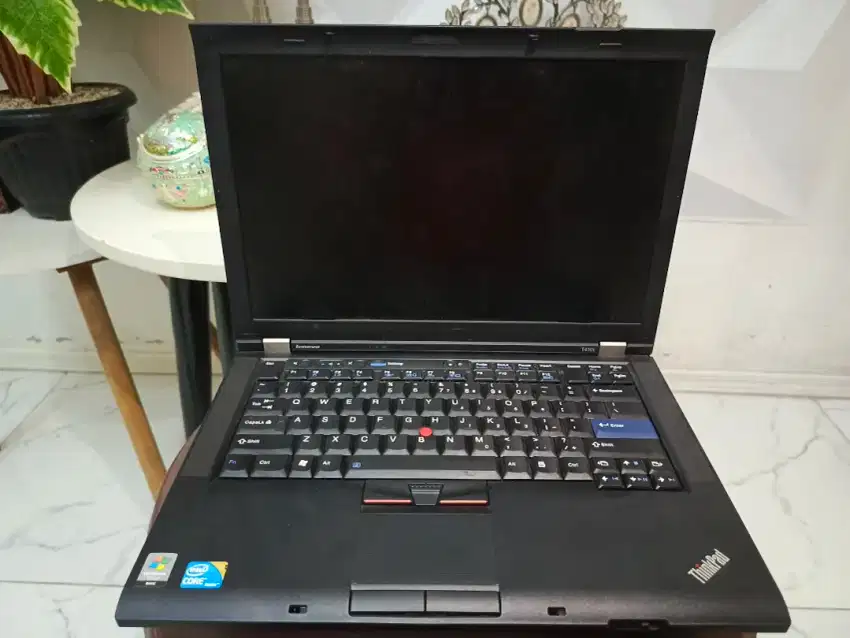 LENOVO THINKPAD (T410i) Laptop rasa baru bisa nego