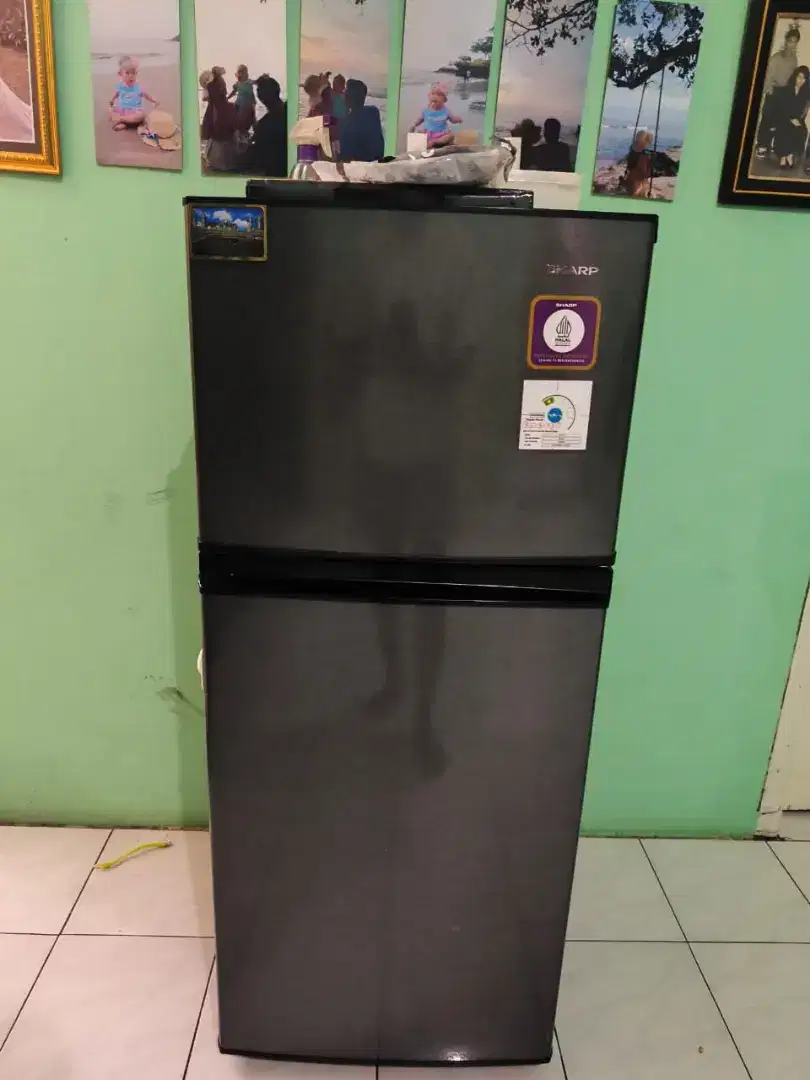 Kulkas merk sharp baru 4bulan masih garansi