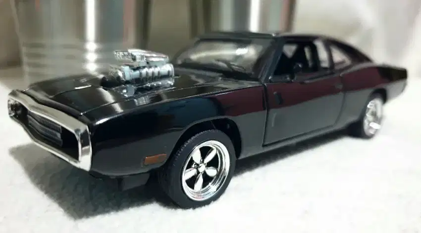 Diecast Dodge Charger R/T. Scale 1:32. Fast & Furious - Dom Toretto