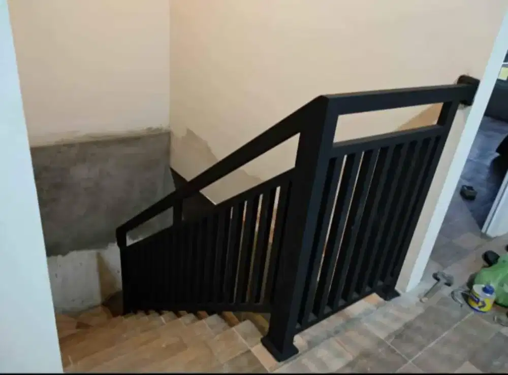Reling tangga dan balkon minimalis