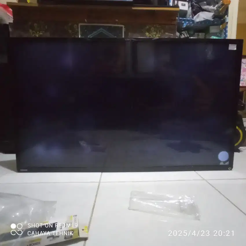 Led toshiba 40 inci, layar blank dan tompel