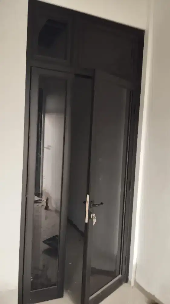 Pintu aluminium dan kaca