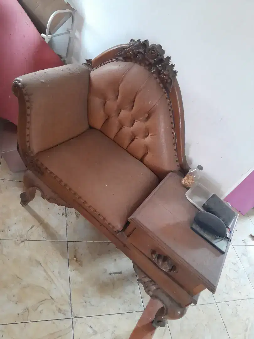 Bangku ruang tamu