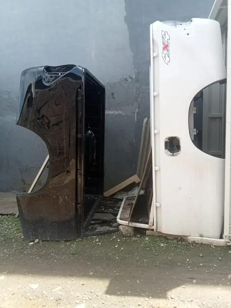 Bak Hilux Revo hitam