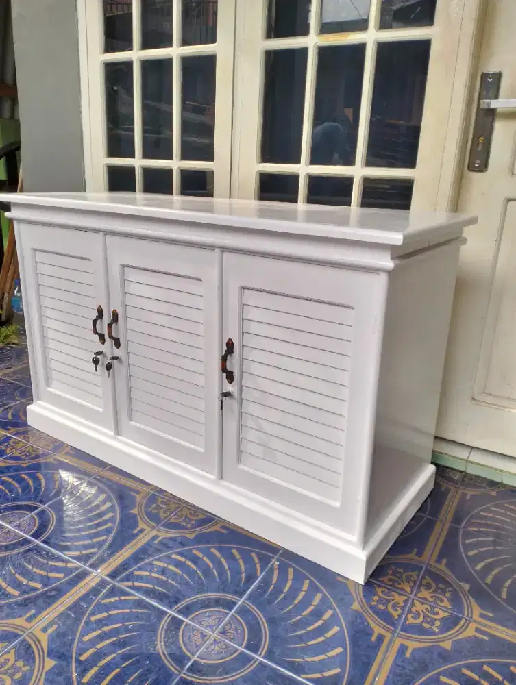 Lemari bufet pintu3 ukuran 45x120cm tinggi 75 cm