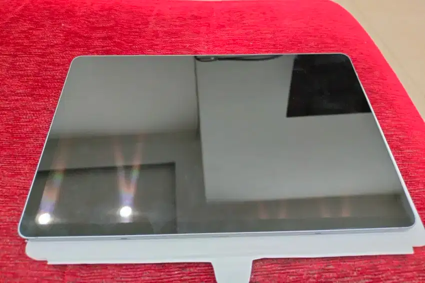 TABLET SAMSUNG S9 FE WIFI SELULER KEYBOARD TRACKPAD AI