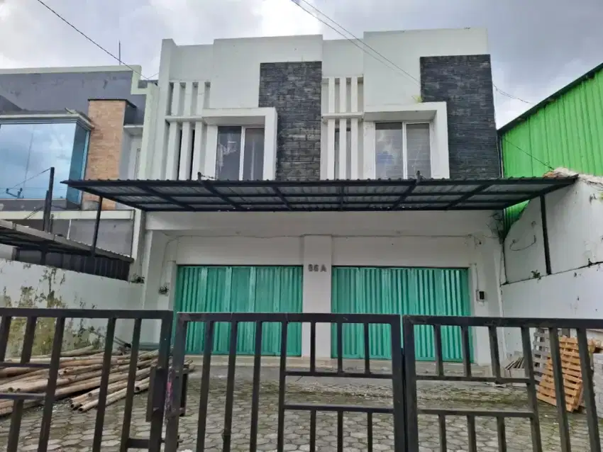 Disewakan ruko 2 lantai cocok buat kantor dan usaha