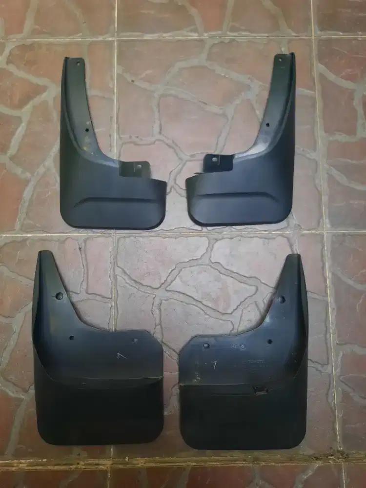 Dijual Mudguard Toyota Innova 2013