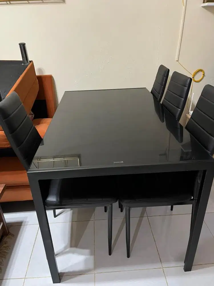 Jual murah & cepat meja makan free 4 kursi