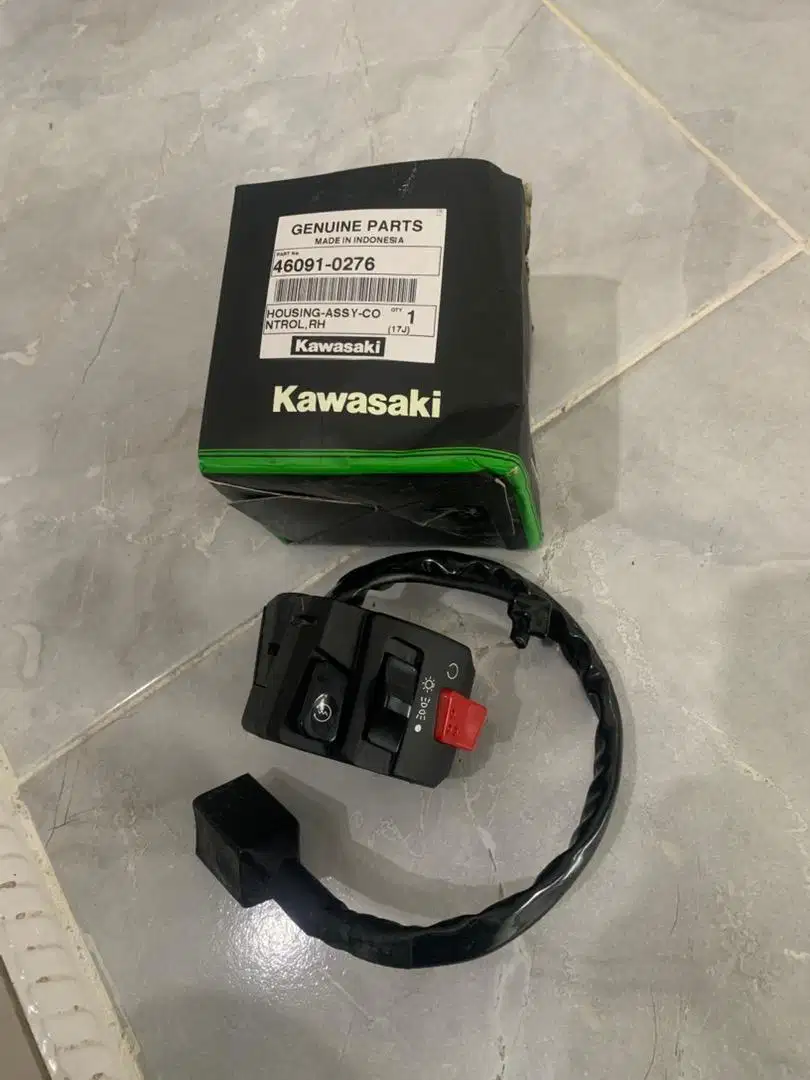 Holder Saklar Kanan Kawasaki D-Tracker Original